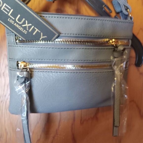 Small gray leather cross body purse - Picture 2 of 2